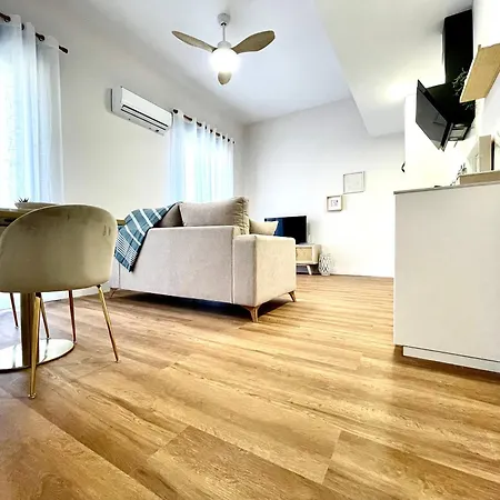 Appartement House In Garden 1 *