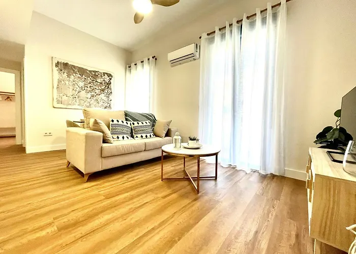 House In Garden 1 דירה