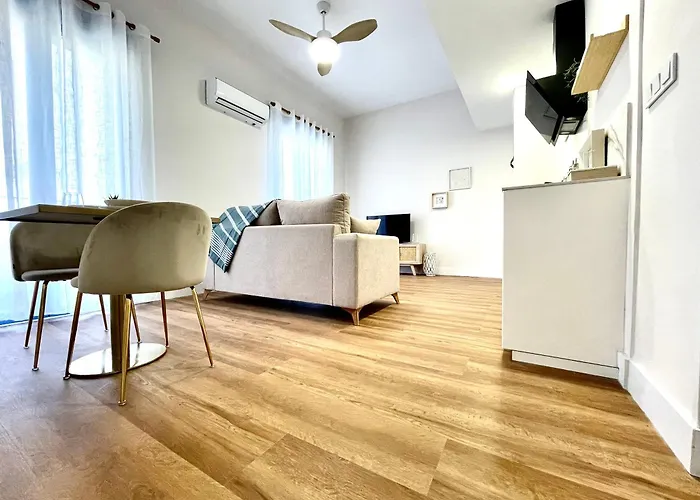 דירה House In Garden 1 *