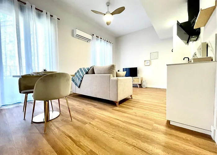 דירה House In Garden 1 *